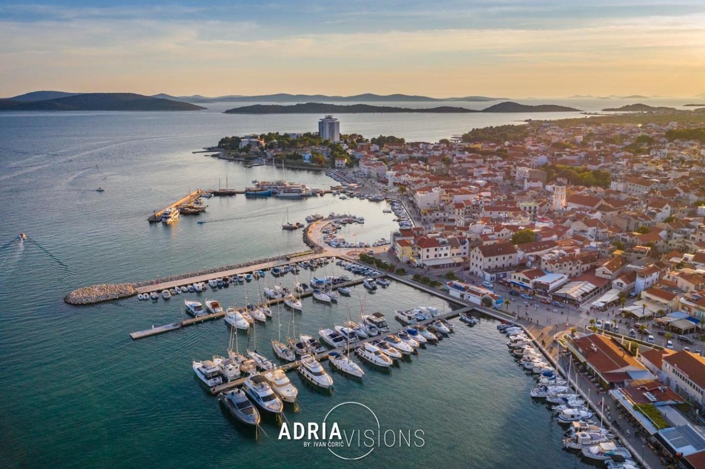 Refresh Boutique Suites - Central Point Vodice Esterno foto